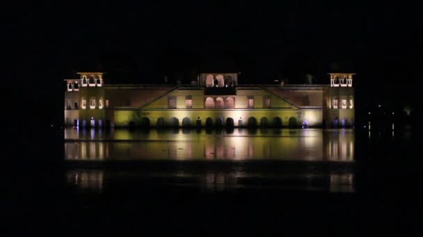 JAL mahal palace w jaipur Indie w nocy po jeziorze — Wideo stockowe