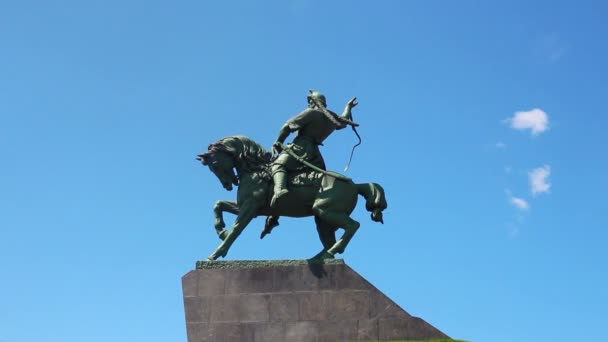 Monumento a Salavat yulaev en la ufa Rusia - timelapse — Vídeos de Stock