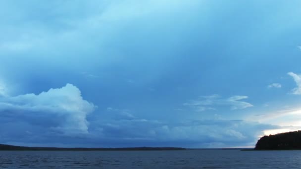 Acercándose a la tormenta en el lago después del atardecer - timelapse — Vídeos de Stock