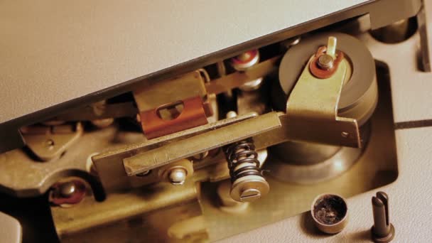 Unidade de fita de velho gravador de bobina — Vídeo de Stock