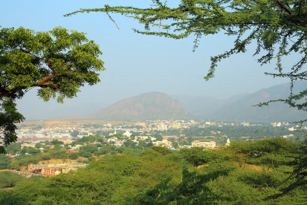 Vista da colina na cidade sagrada Pushkar na Índia — Fotografia de Stock