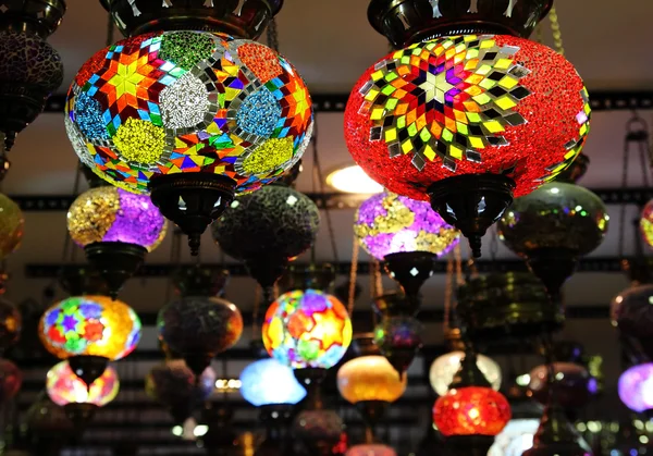 Turecká tradiční barevné lampy — Stock fotografie