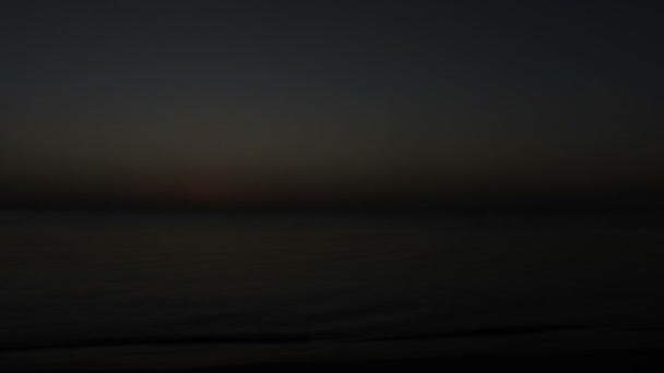 Красота пейзаж с восходом солнца над морем — стоковое видео