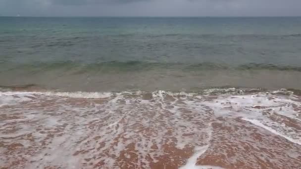 Dramático paisaje marino con cielo malhumorado — Vídeos de Stock