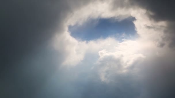 Agujero en las nubes — Vídeo de stock