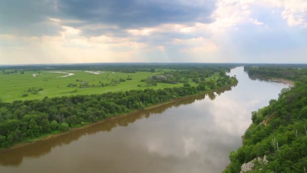 Zeitraffer-Landschaft mit Fluss — Stockvideo
