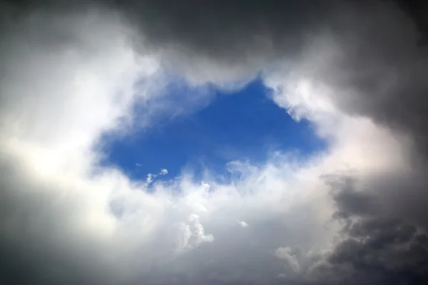 구름에 구멍 — 스톡 사진
