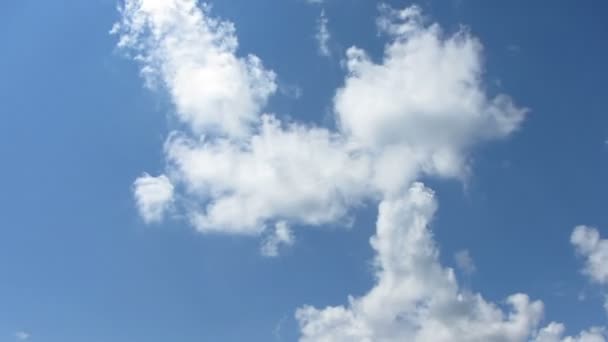 Hermosas nubes moviéndose — Vídeos de Stock