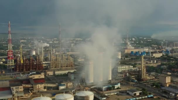 Воздушный Обзор Завода Переработке Нефти Газа Дымоходом Бизнес Нефтехимической Промышленности — стоковое видео