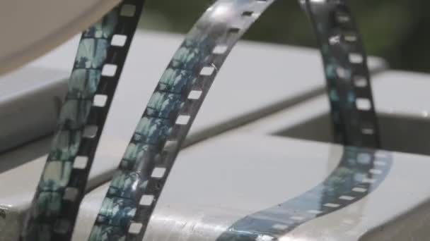 Close Van Een Oude 8Mm Film Een Werkende Projector — Stockvideo