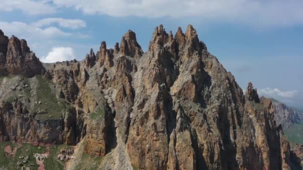 Schoonmoeder tanden Kaukasus berg — Stockvideo