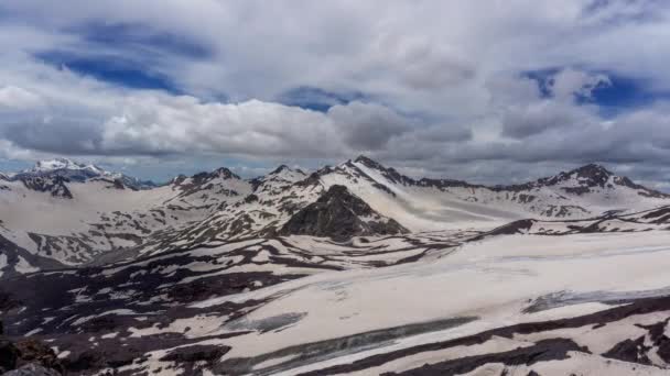 Sneeuw bedekt Kaukasus Bergen — Stockvideo
