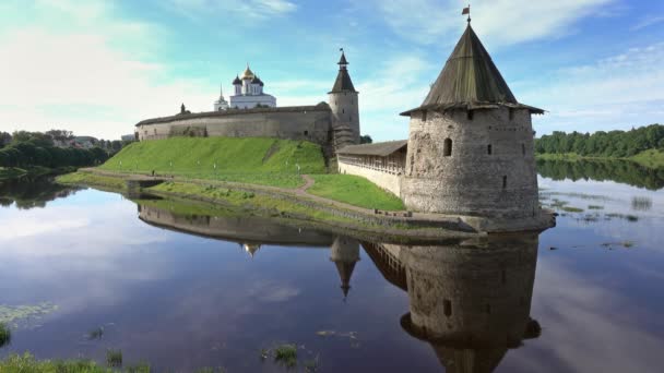 Kilátás Pskov Kremlin Oroszországban — Stock videók