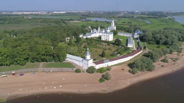 Flygfoto över St. George Ortodox Man kloster — Stockvideo