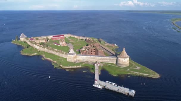 Vista aérea de la fortaleza Oreshek, región de Leningrado — Vídeos de Stock