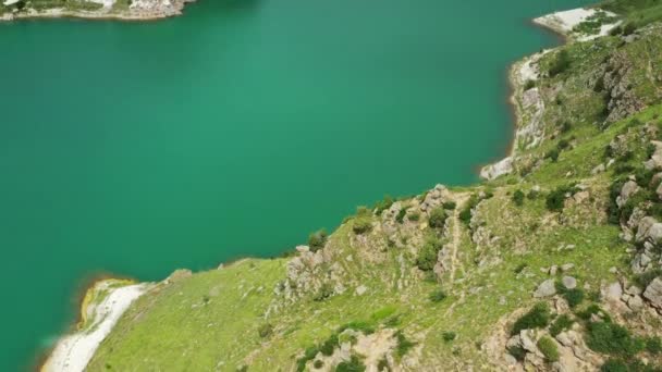 Lago Gizhgit nelle montagne del Caucaso — Video Stock