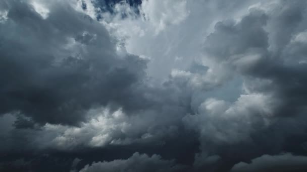 Nubes de tormenta oscura en movimiento — Vídeos de Stock