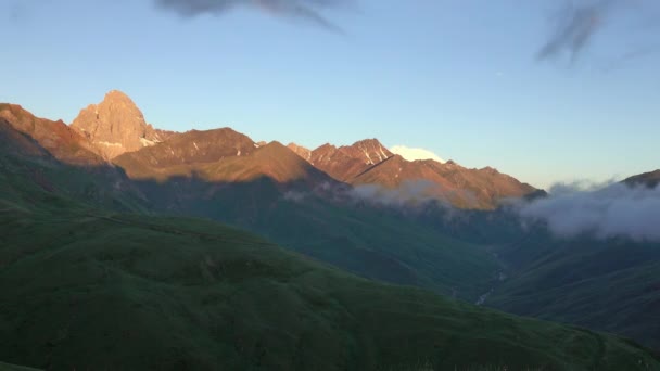 Sunrise in mountains and clouds — Stock Video