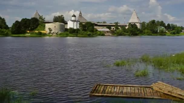 Staraya Ladoga fæstning på Volkhov, timelapse – Stock-video