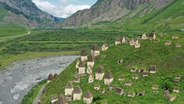 Ciudad muerta Dargavs en Osetia del Norte — Vídeos de Stock