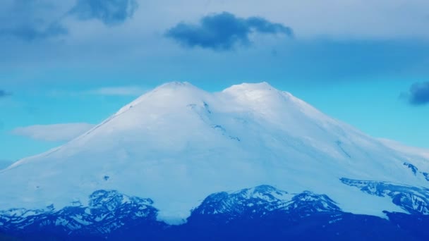 Monte Elbrus al amanecer Montañas del Cáucaso — Vídeo de stock