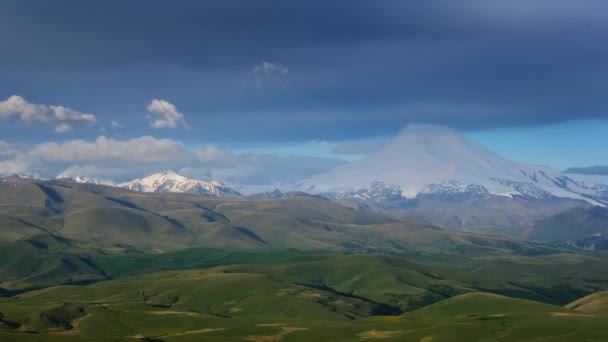 Góra Elbrus i chmury Kaukaz — Wideo stockowe