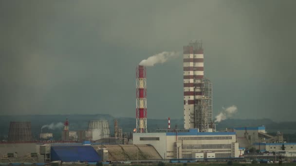 Нефтегазоперерабатывающий завод — стоковое видео
