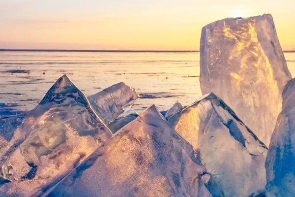Захід Сонця Замерзлому Озері Байкал Сонячне Світло Заломлюється Крижаними Кряжами — стокове фото