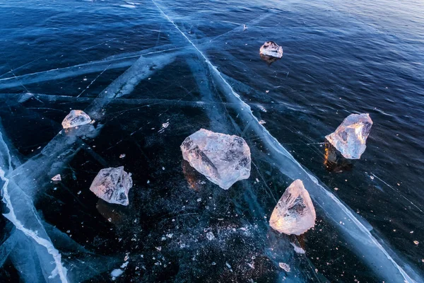 Solnedgång Frusen Sjö Baikal Landskap Solljus Bryts Bitar — Stockfoto