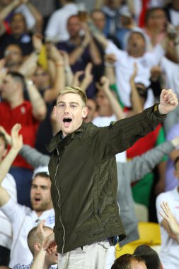 İngiltere'de İsveç yendikten sonra İngiliz taraftarları tepki