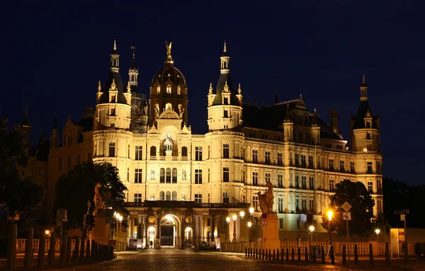 Kasteel van Schwerin's nachts, Duitsland — Stockfoto