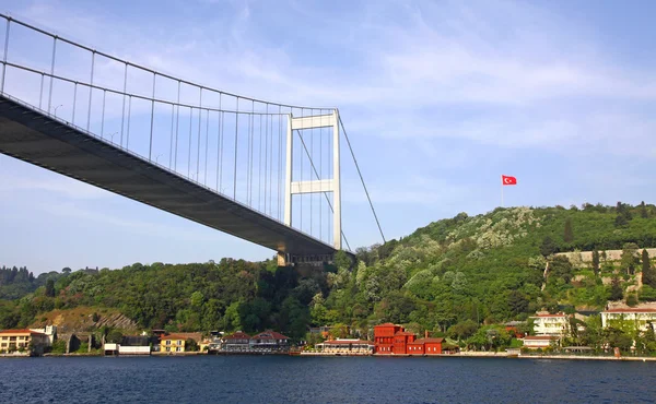 Ponte Fatih Sultan Mehmet sobre o estreito do Bósforo em Istambul — Fotografia de Stock