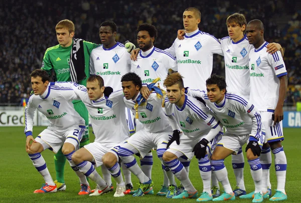El equipo del FC Dynamo Kyiv posa para una foto de grupo — Foto de Stock