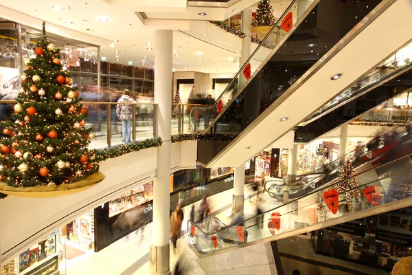 Alışveriş merkezinde noel süslemesi
