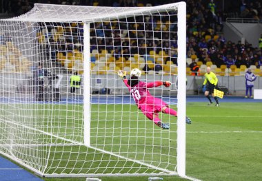 kaleci salvatore sirigu FC paris saint-germain eylem