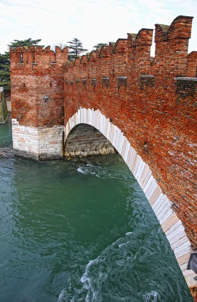 Мост Понте-ди-Пьетра — стоковое фото