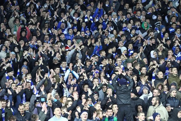 FC dynamo Kiev team supporters tonen hun steun — Stockfoto