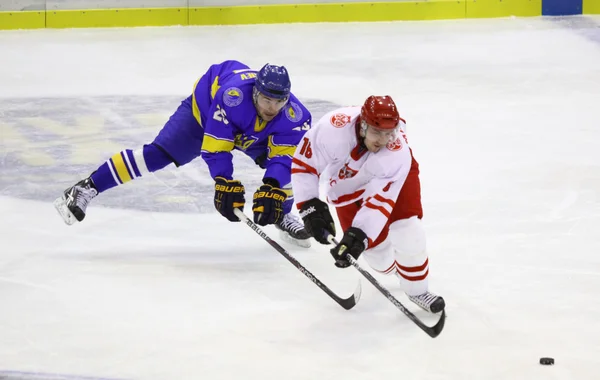 Match de hockey sur glace Ukraine vs Pologne — Photo