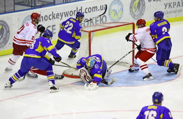 Хокейні гра України проти Польщі — стокове фото