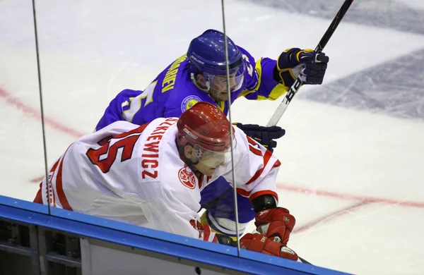 Gry Hokej na lodzie-Ukraina vs Polska — Zdjęcie stockowe