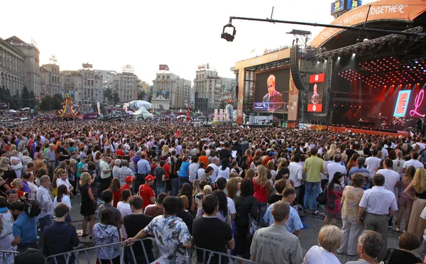 Concerto di beneficenza contro l'AIDS nella Piazza dell'Indipendenza a Kiev — Foto Stock