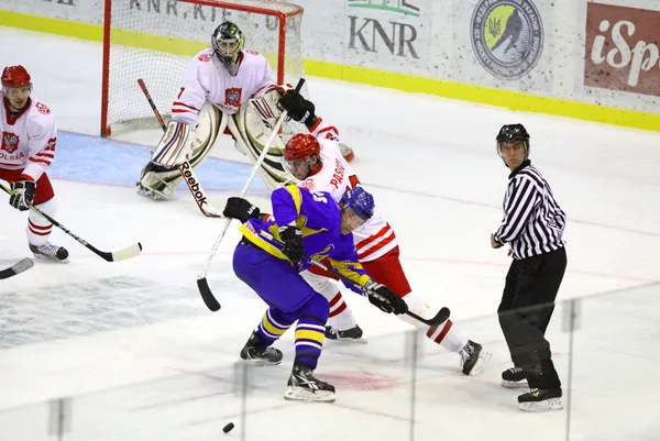 Partita di hockey su ghiaccio Ucraina contro Polonia — Foto Stock