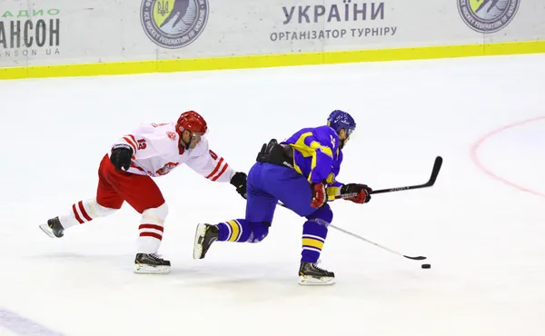 Jégkorong játék Ukrajna vs Lengyelország — Stock Fotó