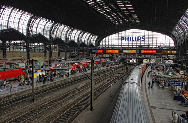 Hamburgo Hauptbahnhof - estación central de tren en Hamburgo —  Fotos de Stock