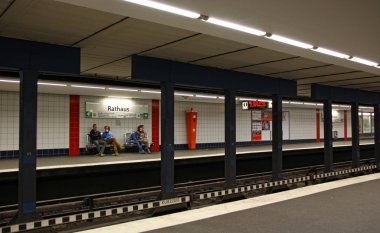 Rathaus u-bahn (metro) istasyonu, hamburg, Almanya