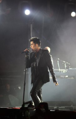 adam lambert ile Queen gerçekleştirmek sahnede yardım konseri sırasında ben