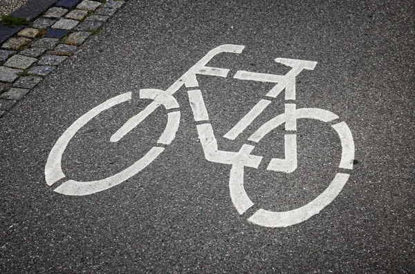 Fahrradschild auf der Straße — Stockfoto