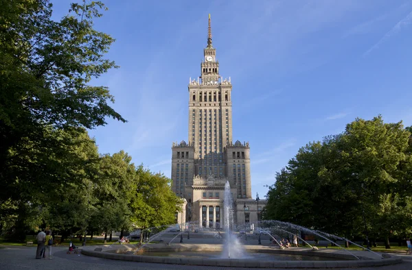 Палац культури і науки у Варшаві — стокове фото