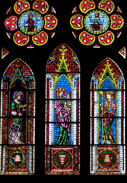 弗赖堡大教堂的彩色玻璃窗 — 图库照片