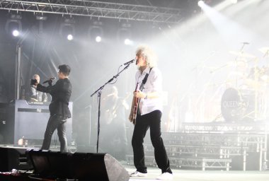 adam lambert ile Queen gerçekleştirmek sahnede yardım konseri sırasında ben